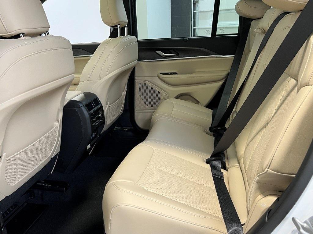 new 2025 Jeep Grand Cherokee car, priced at $43,791