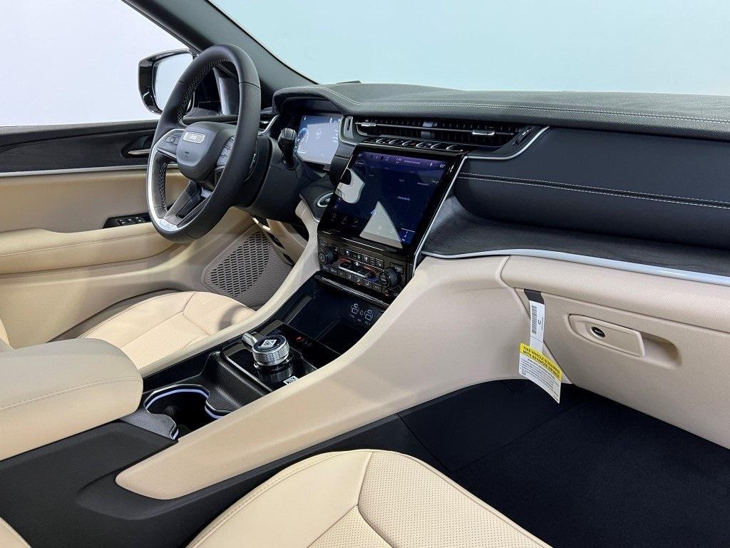 new 2025 Jeep Grand Cherokee car, priced at $43,791