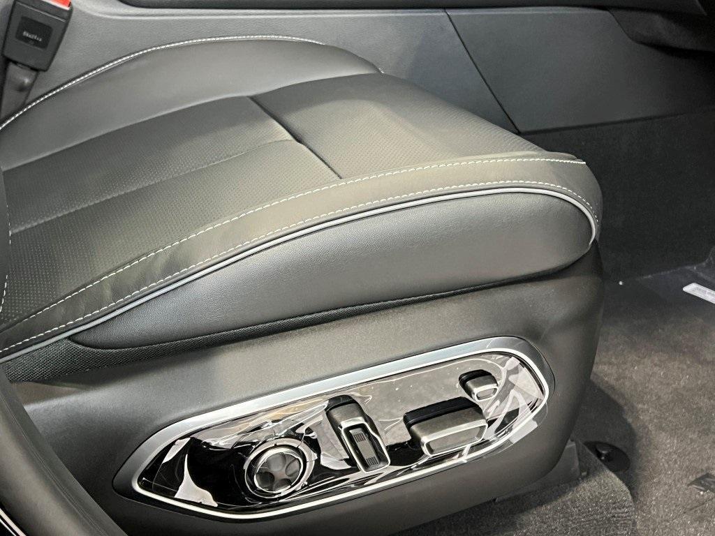 new 2025 Jeep Grand Cherokee car, priced at $59,761