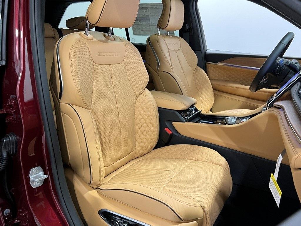 new 2025 Jeep Grand Cherokee car, priced at $60,239