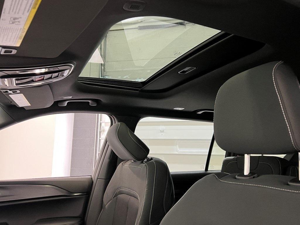 new 2025 Jeep Grand Cherokee L car, priced at $38,454