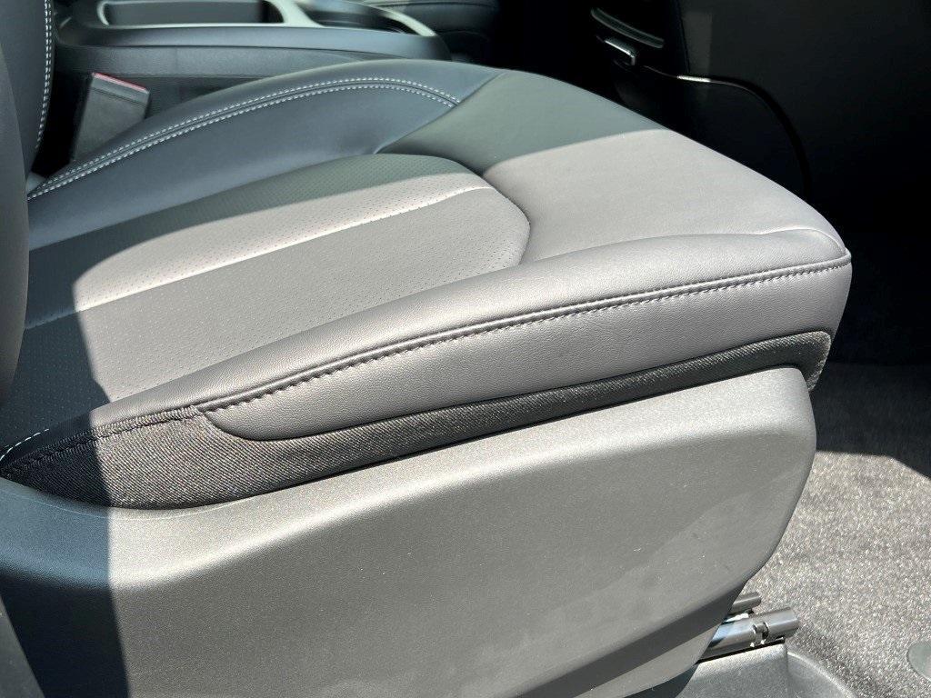 new 2025 Chrysler Pacifica car, priced at $43,864