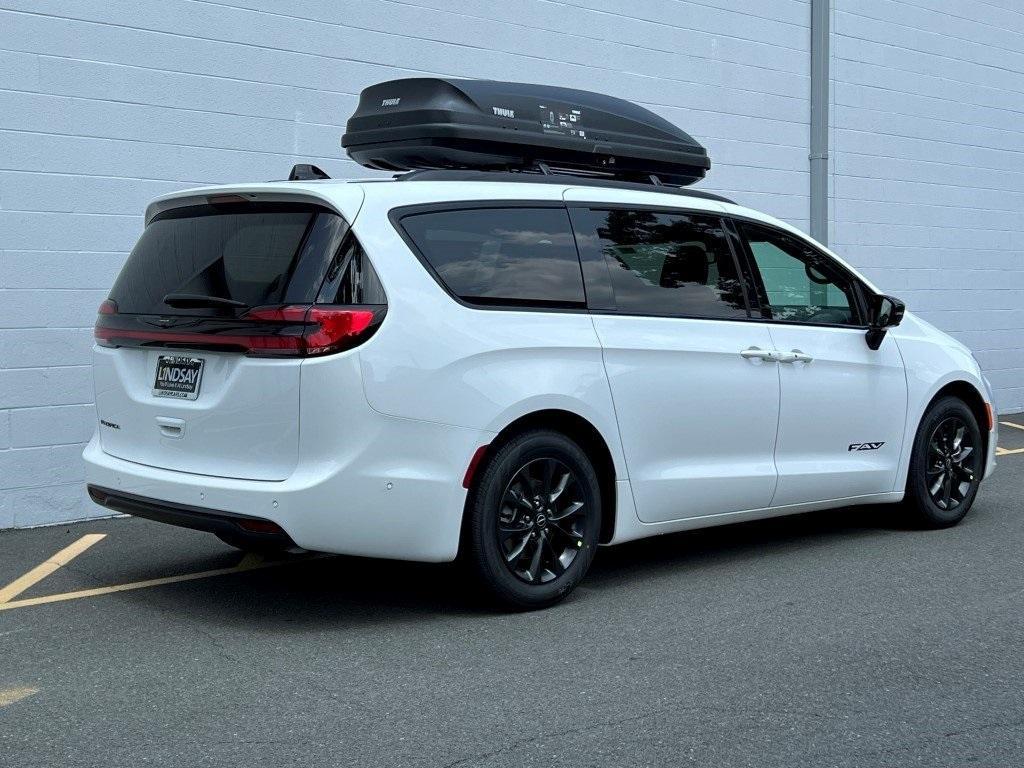 new 2025 Chrysler Pacifica car, priced at $43,864