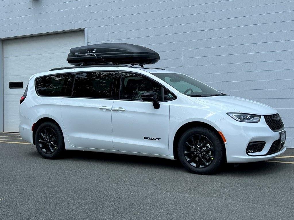 new 2025 Chrysler Pacifica car, priced at $43,864