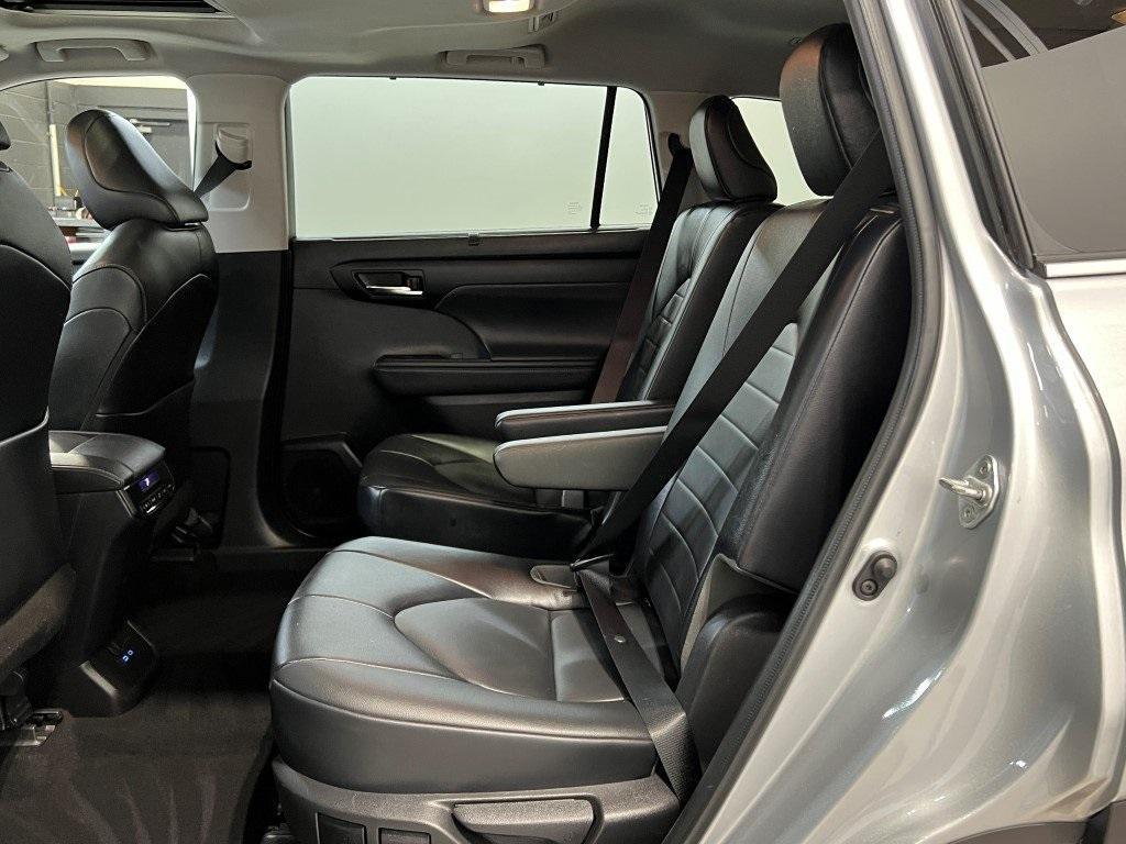 used 2022 Toyota Highlander Hybrid car, priced at $33,500