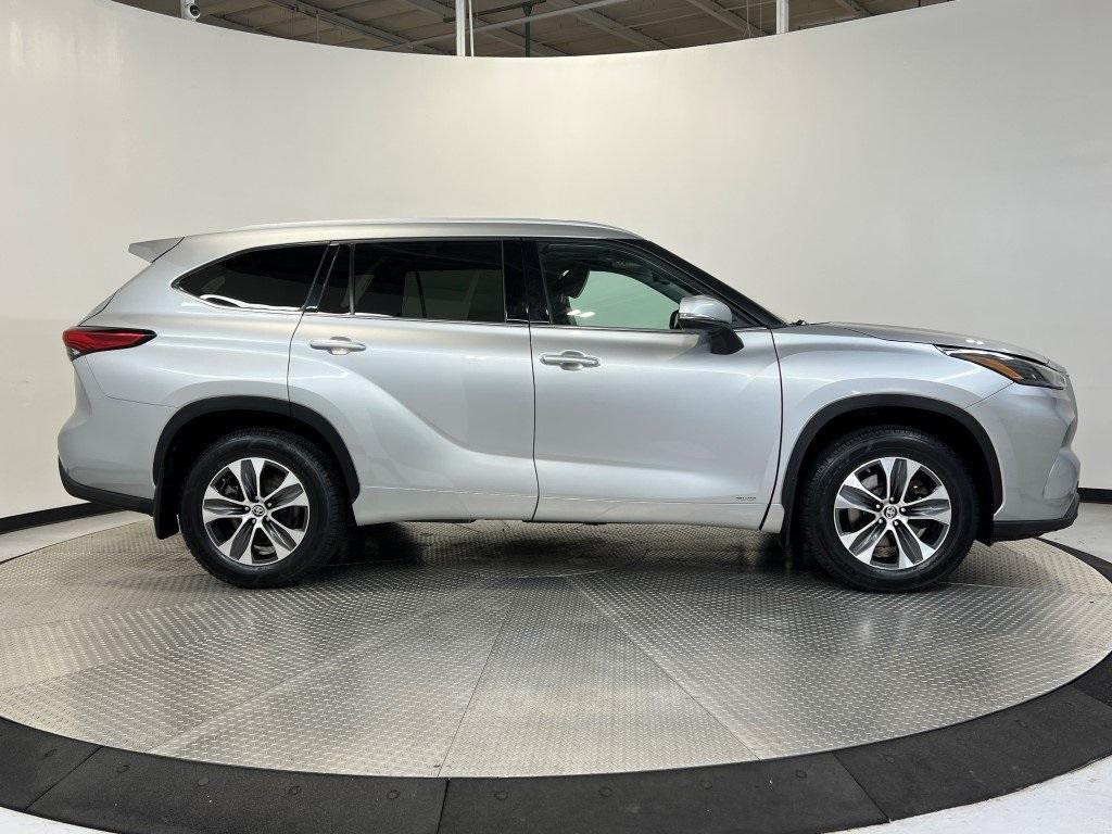 used 2022 Toyota Highlander Hybrid car, priced at $33,500