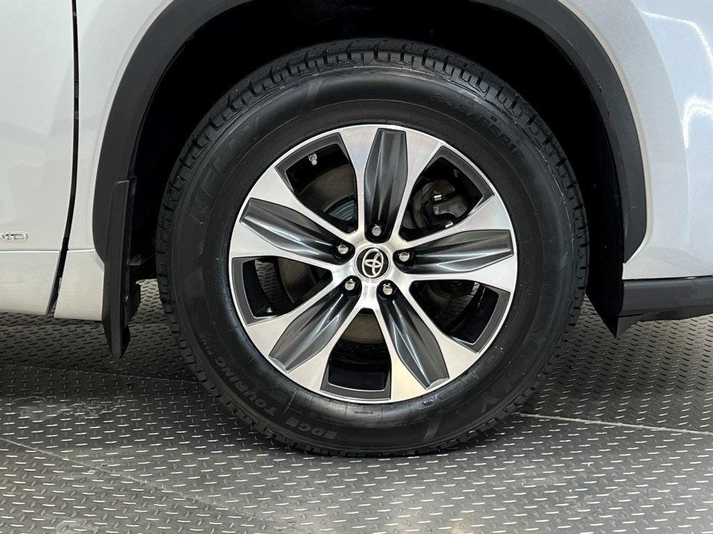 used 2022 Toyota Highlander Hybrid car, priced at $33,500