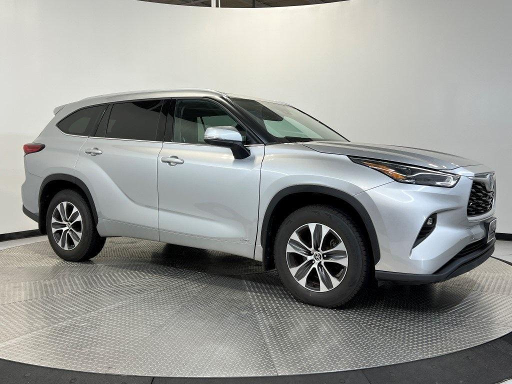 used 2022 Toyota Highlander Hybrid car, priced at $36,400