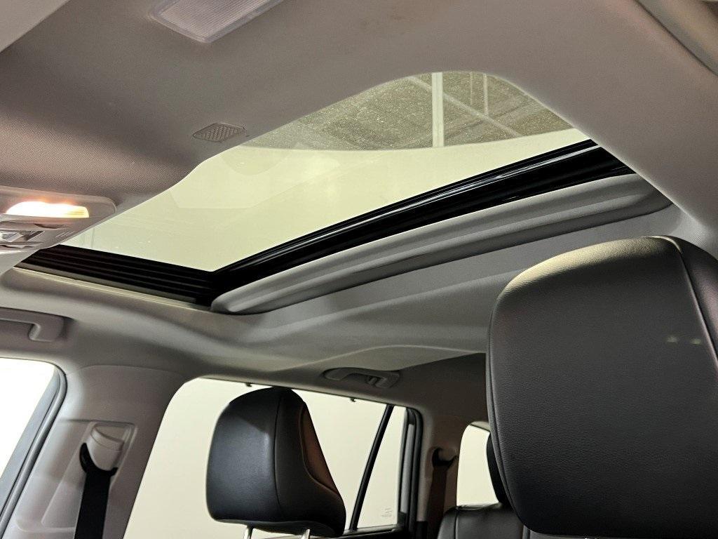 used 2022 Toyota Highlander Hybrid car, priced at $36,400
