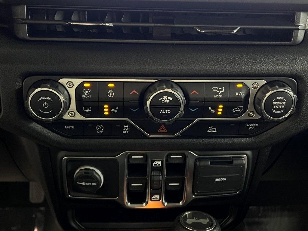 new 2025 Jeep Wrangler car, priced at $46,612