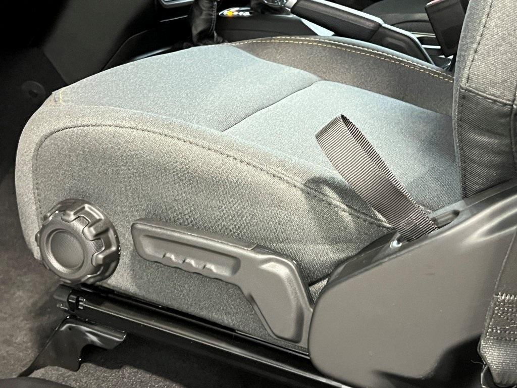new 2025 Jeep Wrangler car, priced at $46,612
