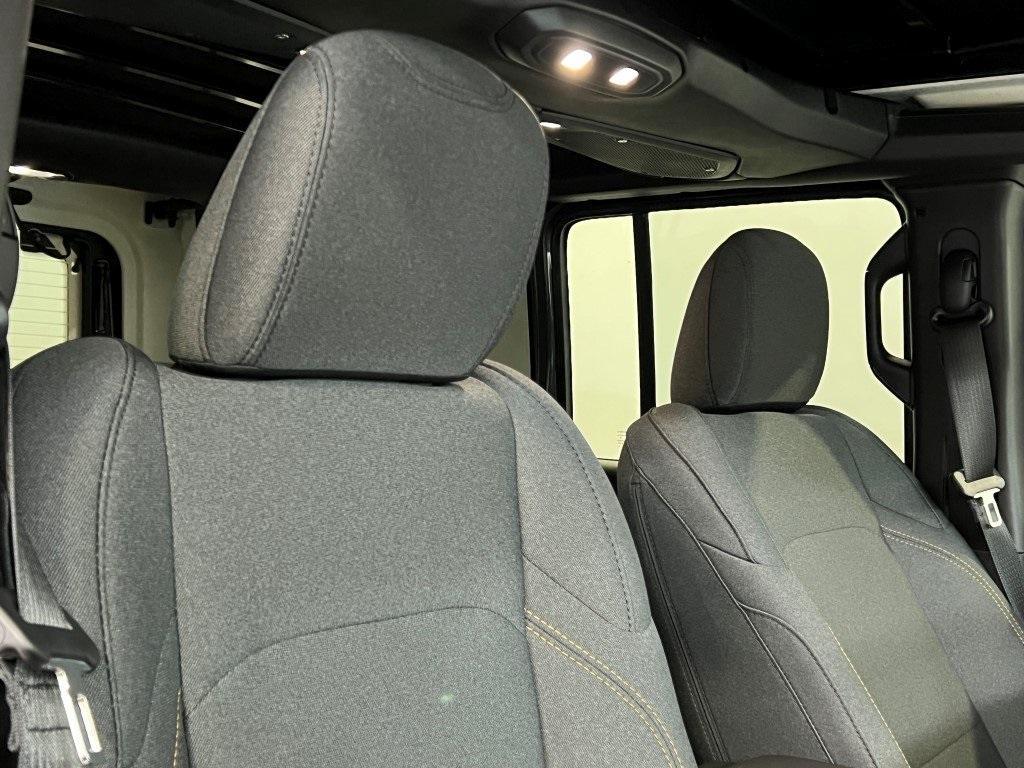 new 2025 Jeep Wrangler car, priced at $46,612