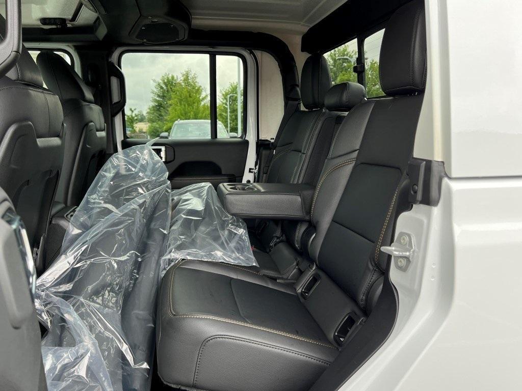 new 2025 Jeep Gladiator car, priced at $44,036