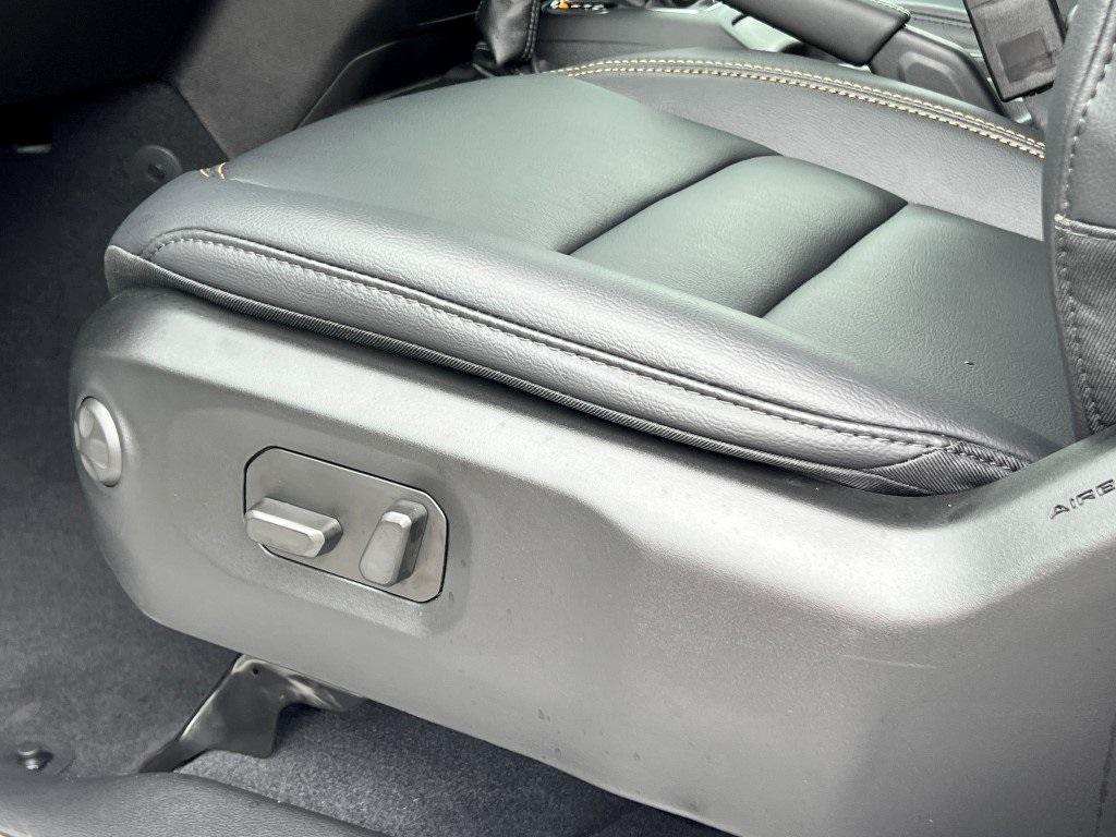 new 2025 Jeep Gladiator car, priced at $44,036