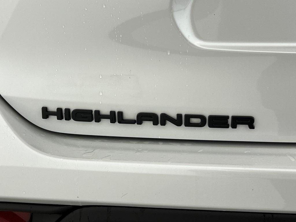 used 2024 Toyota Highlander car, priced at $36,700
