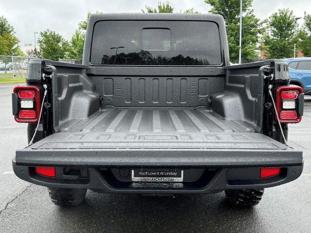 new 2025 Jeep Gladiator car, priced at $44,572