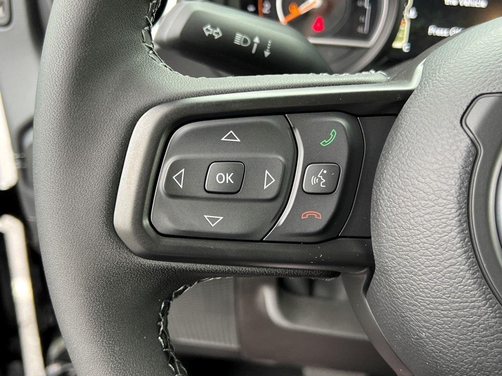 new 2025 Jeep Gladiator car, priced at $44,572