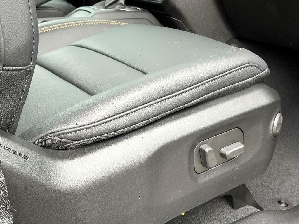 new 2025 Jeep Gladiator car, priced at $44,572