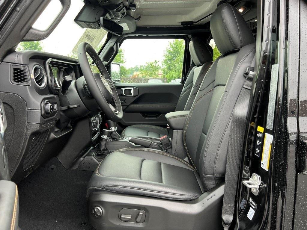 new 2025 Jeep Gladiator car, priced at $44,572