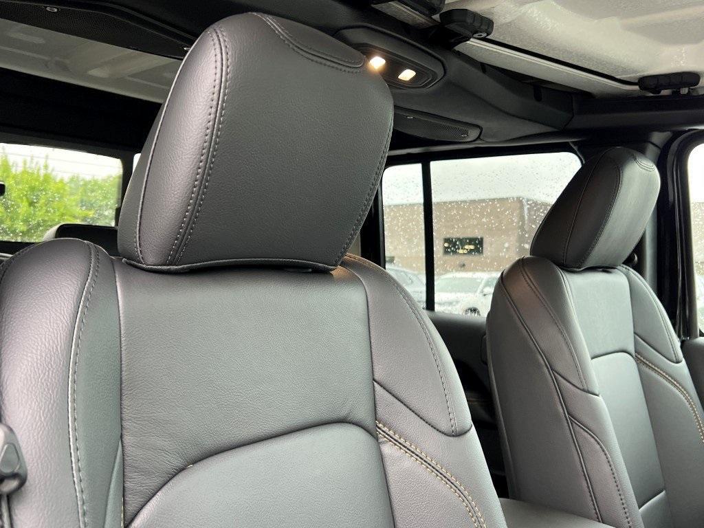 new 2025 Jeep Gladiator car, priced at $44,572