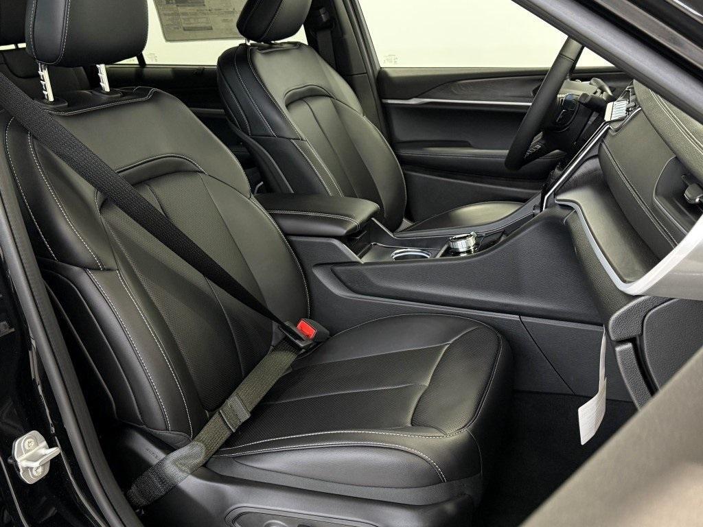 new 2025 Jeep Grand Cherokee L car, priced at $50,178