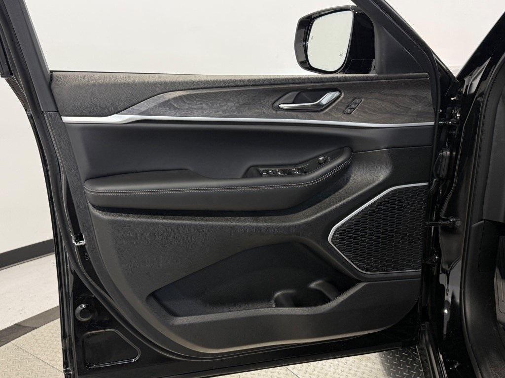 new 2025 Jeep Grand Cherokee L car, priced at $50,178