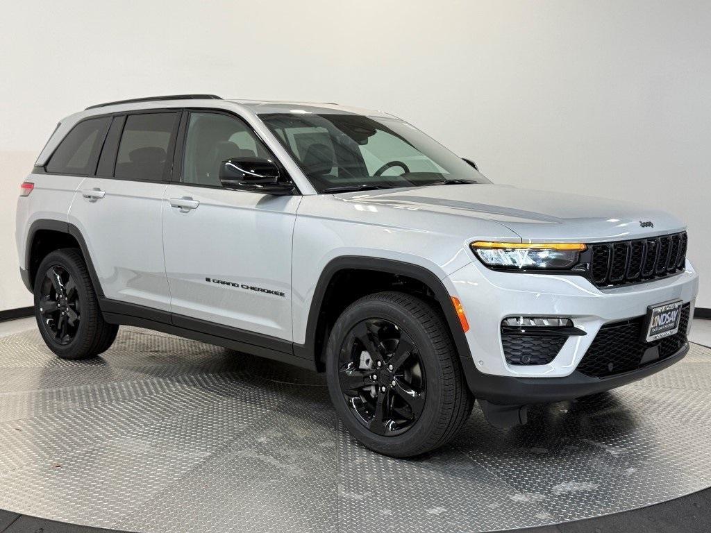 new 2025 Jeep Grand Cherokee car, priced at $48,926