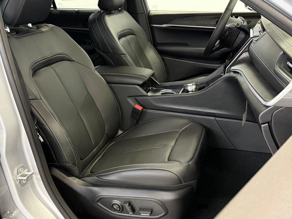 new 2025 Jeep Grand Cherokee car, priced at $47,676