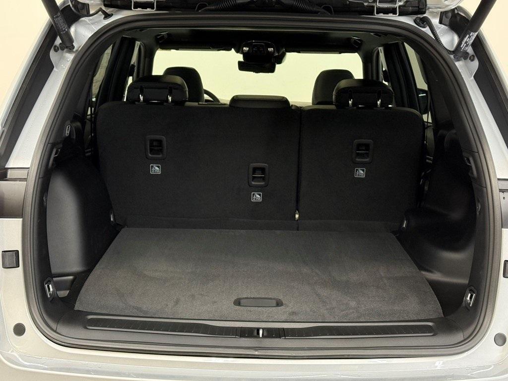 new 2025 Jeep Grand Cherokee car, priced at $47,676