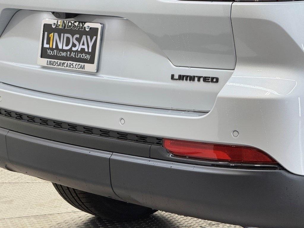 new 2025 Jeep Grand Cherokee car, priced at $47,676