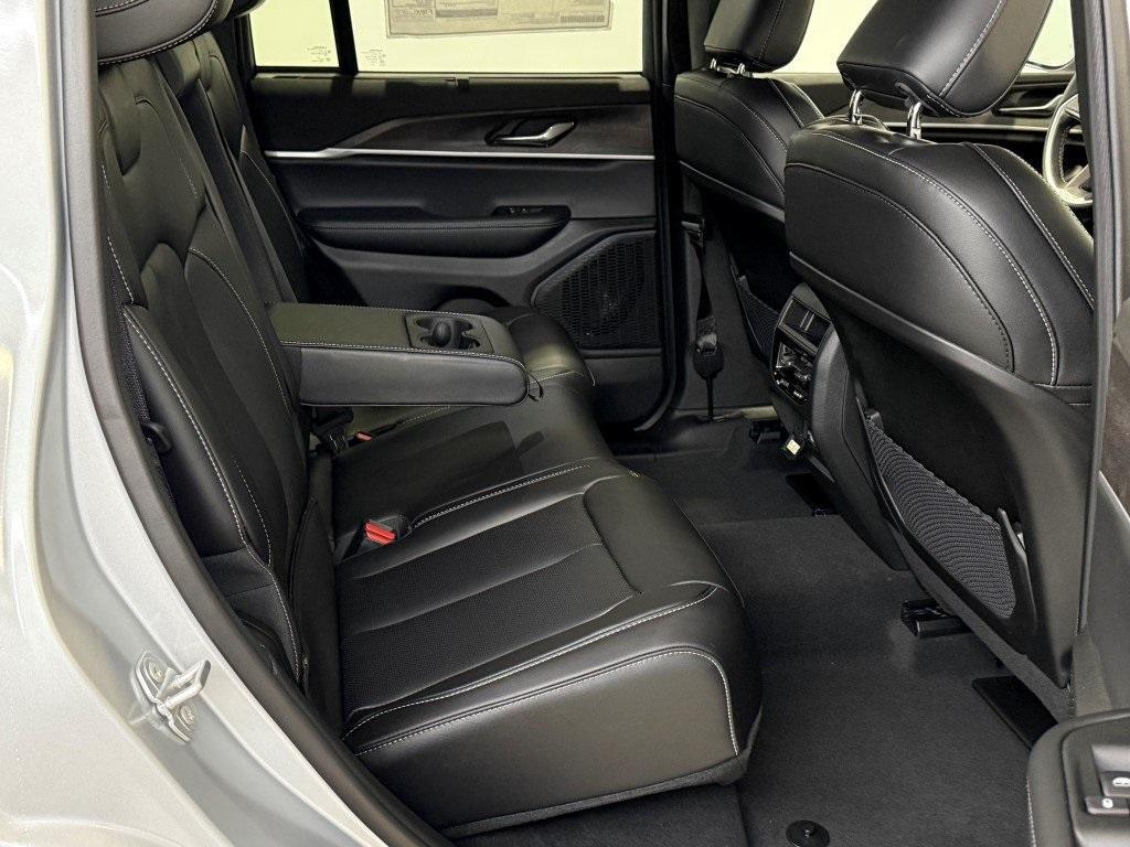 new 2025 Jeep Grand Cherokee car, priced at $47,676