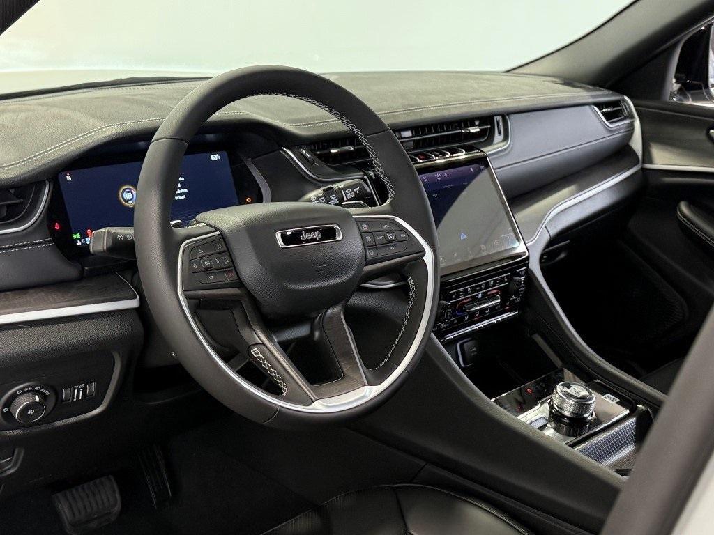 new 2025 Jeep Grand Cherokee car, priced at $47,676