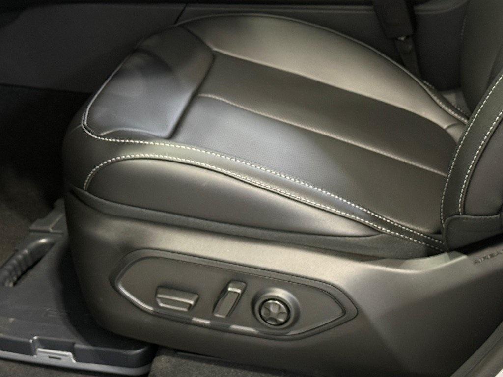 new 2025 Jeep Grand Cherokee car, priced at $47,676