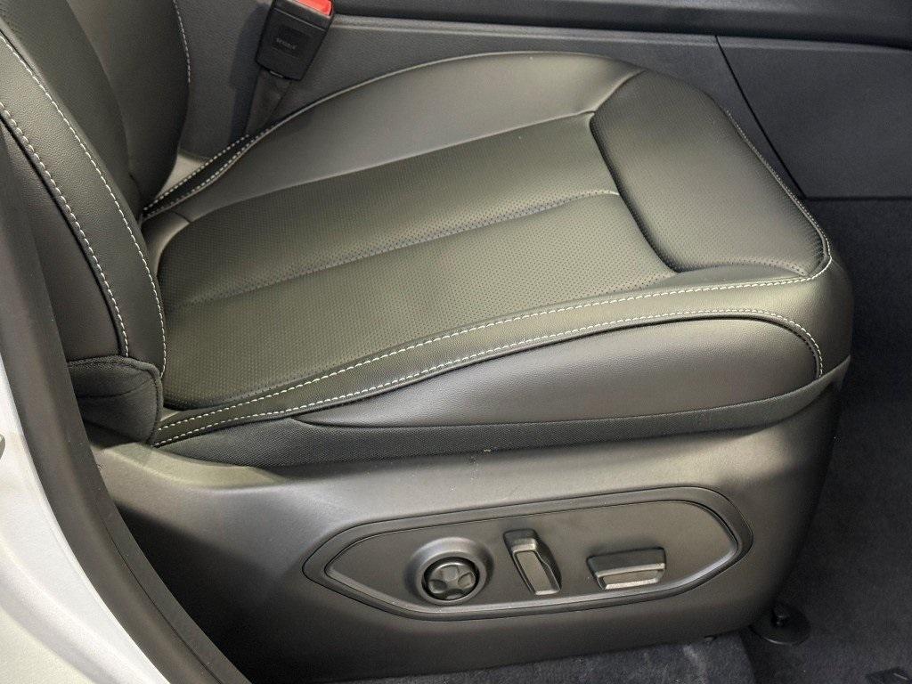 new 2025 Jeep Grand Cherokee car, priced at $47,676