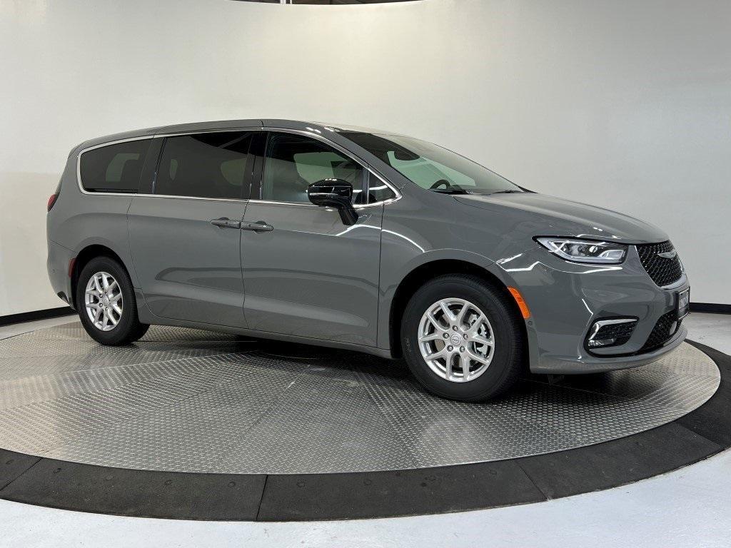 new 2025 Chrysler Pacifica car, priced at $42,577