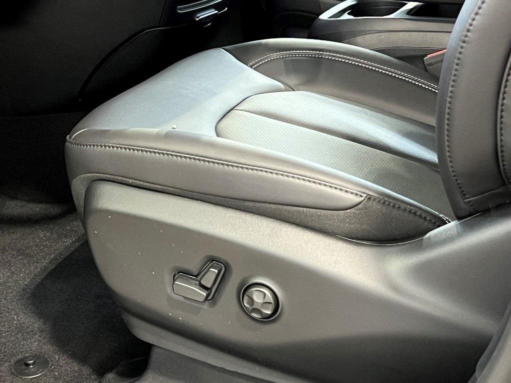 new 2025 Chrysler Pacifica car, priced at $42,577