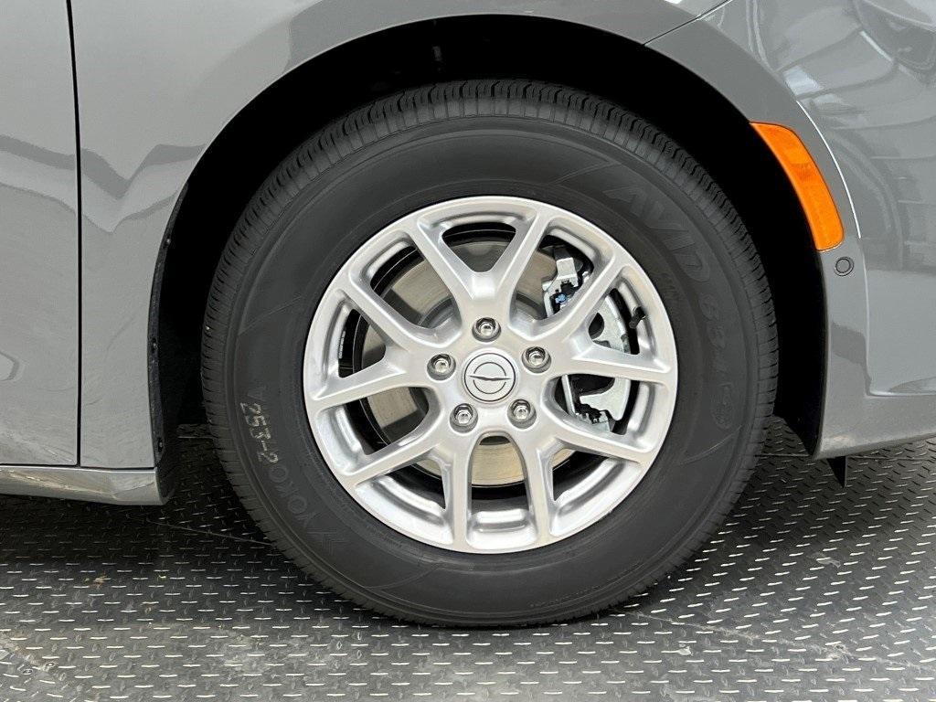 new 2025 Chrysler Pacifica car, priced at $42,577
