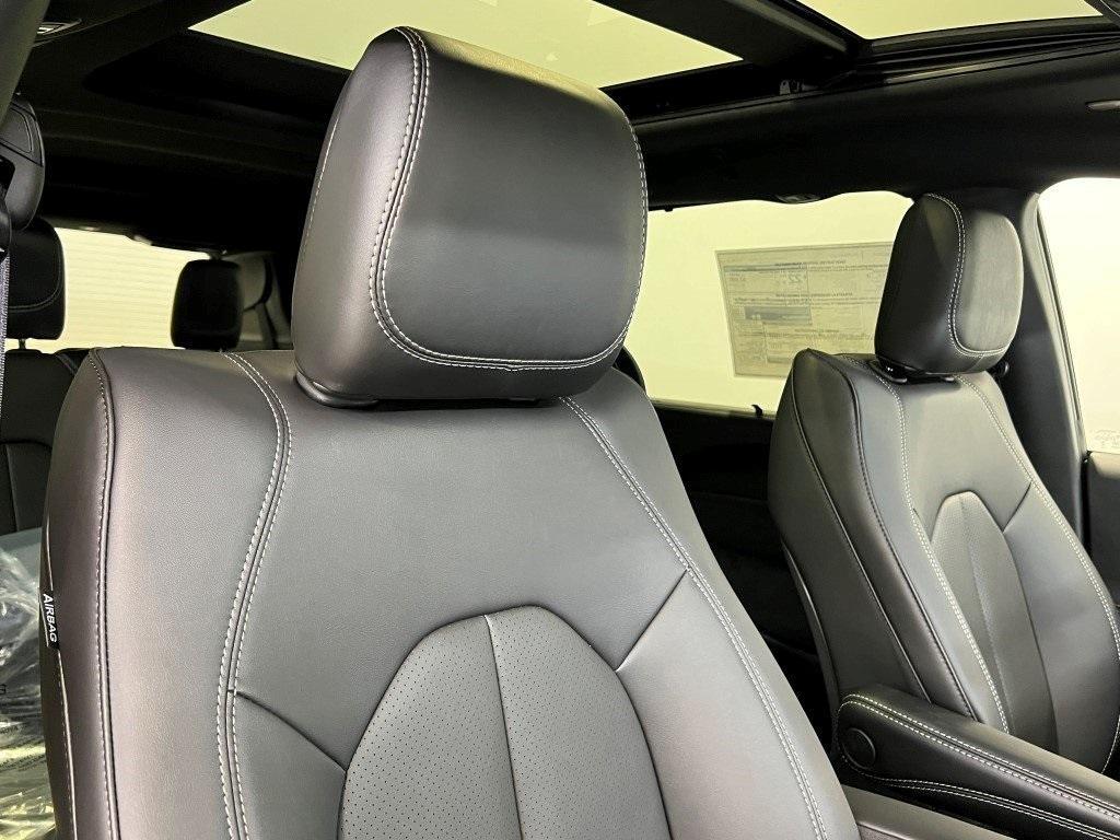 new 2025 Chrysler Pacifica car, priced at $42,577