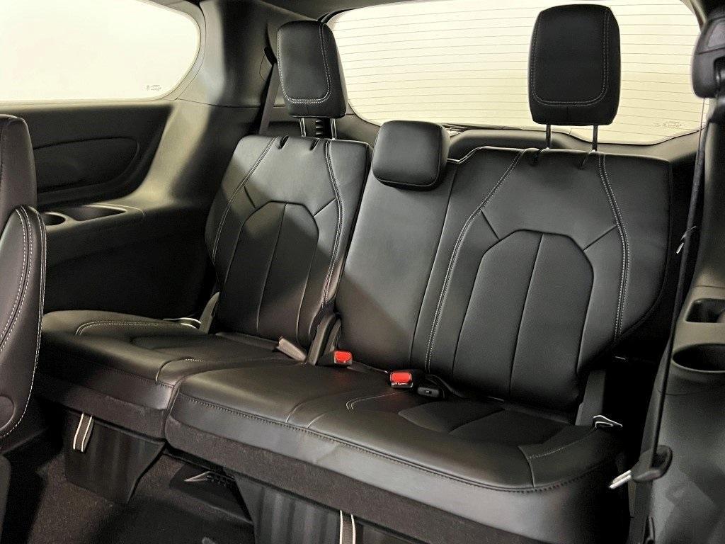 new 2025 Chrysler Pacifica car, priced at $42,577