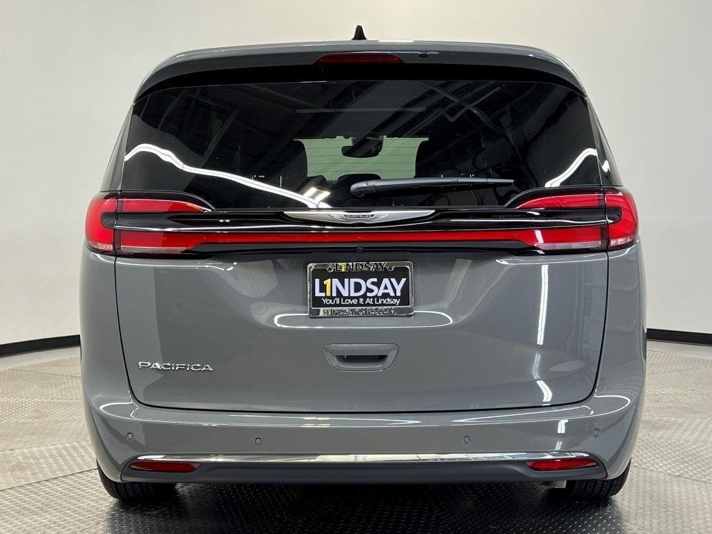 new 2025 Chrysler Pacifica car, priced at $42,577