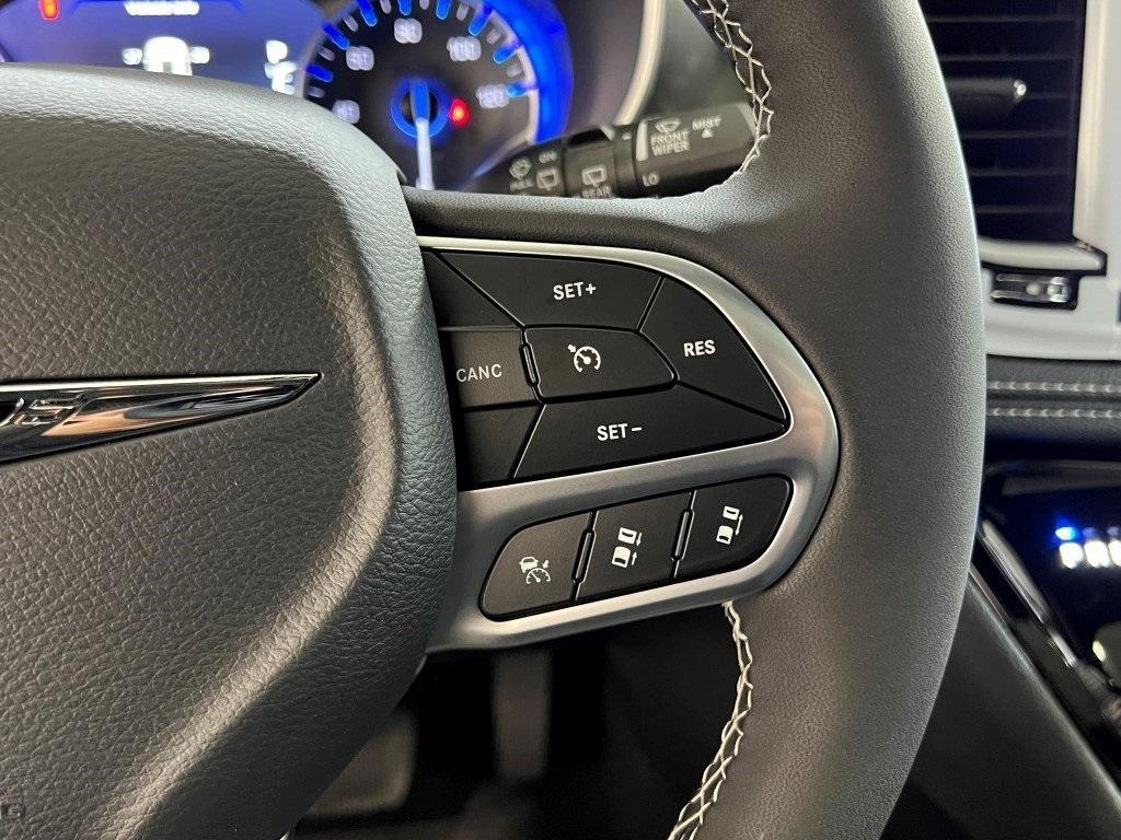 new 2025 Chrysler Pacifica car, priced at $42,577