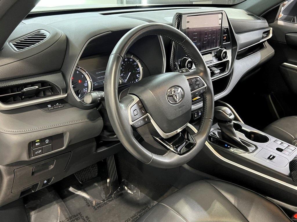 used 2023 Toyota Highlander car, priced at $40,700