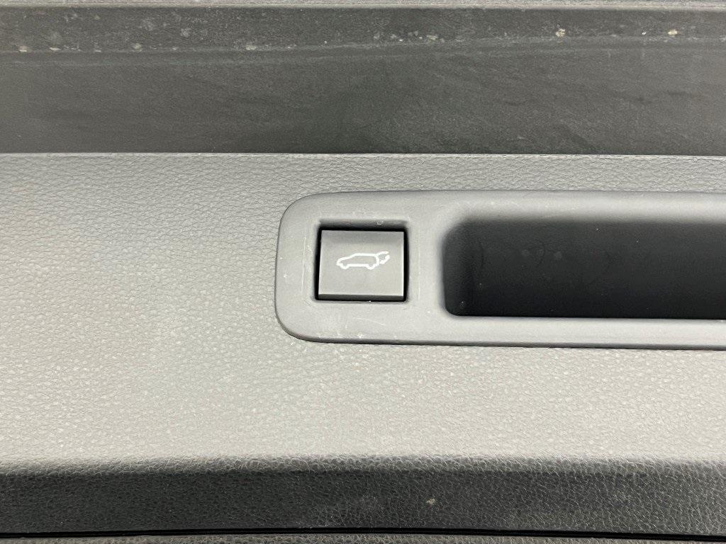 used 2023 Toyota Highlander car, priced at $40,700