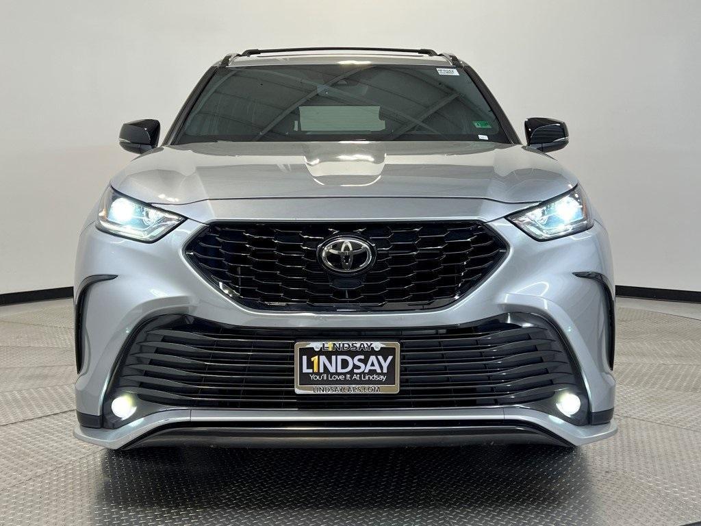 used 2023 Toyota Highlander car, priced at $40,700
