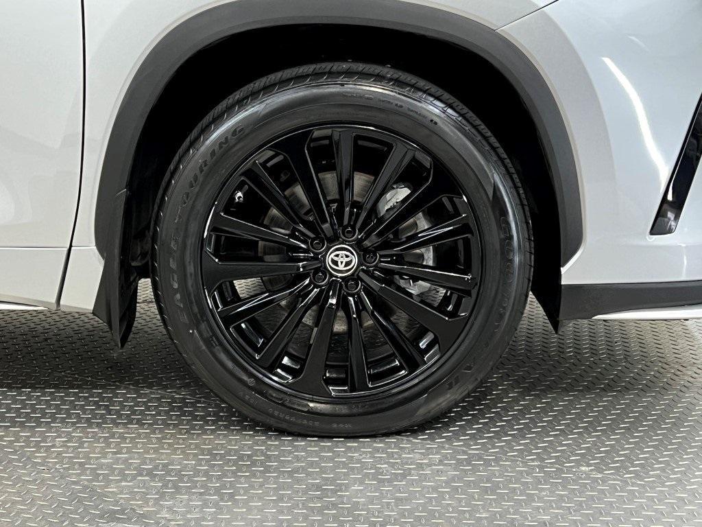 used 2023 Toyota Highlander car, priced at $40,700