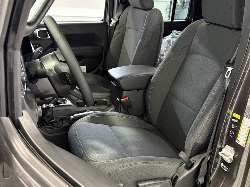 new 2025 Jeep Gladiator car, priced at $44,815