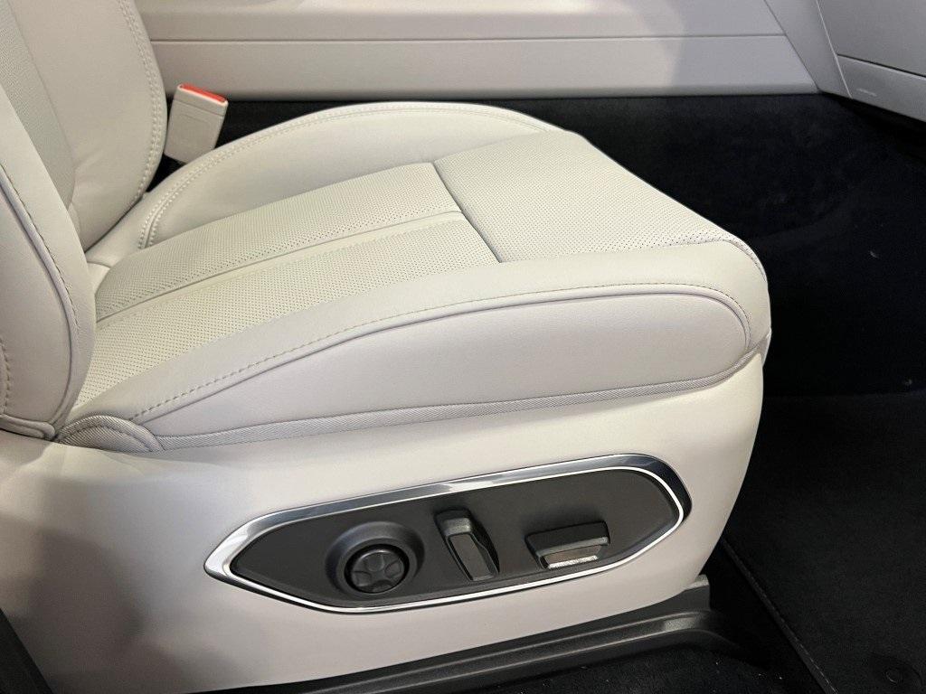 new 2025 Jeep Wagoneer L car, priced at $71,804