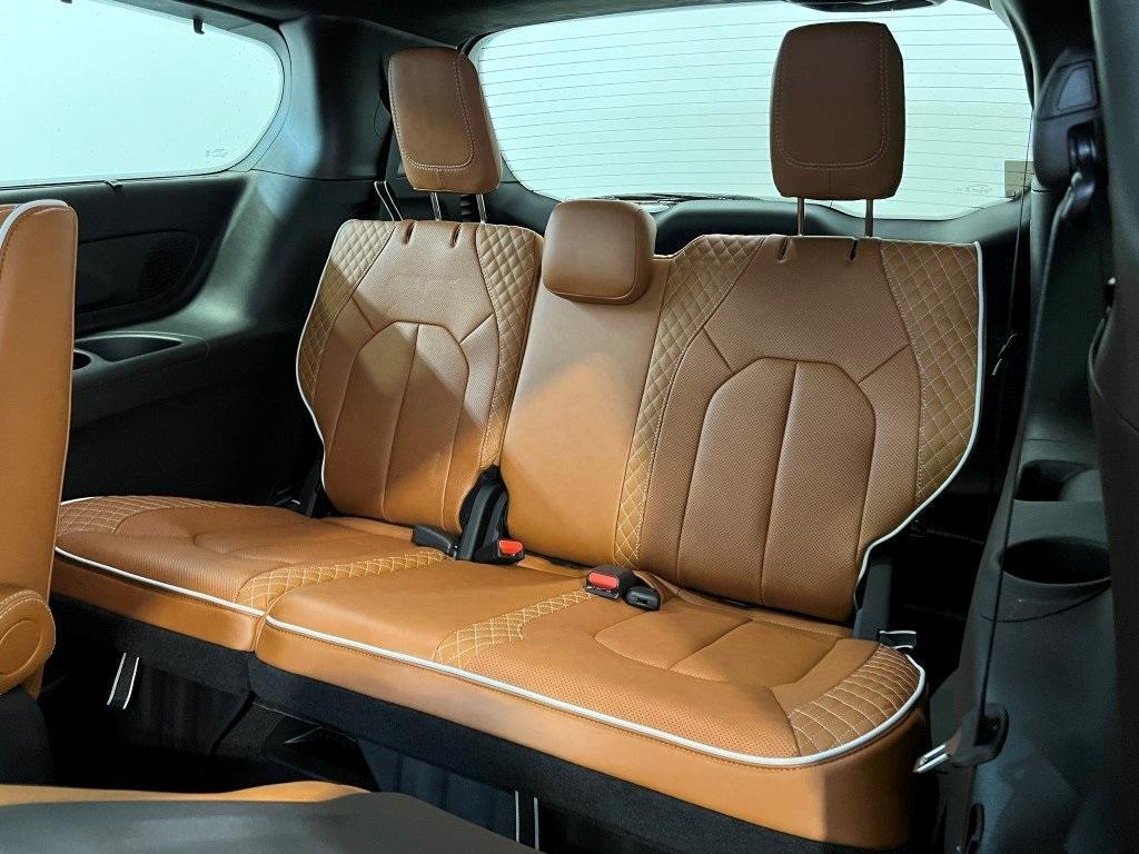 new 2025 Chrysler Pacifica Hybrid car, priced at $54,945