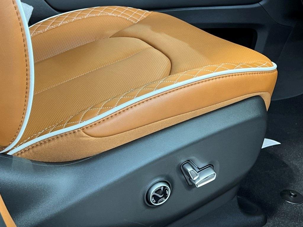 new 2025 Chrysler Pacifica Hybrid car, priced at $54,945