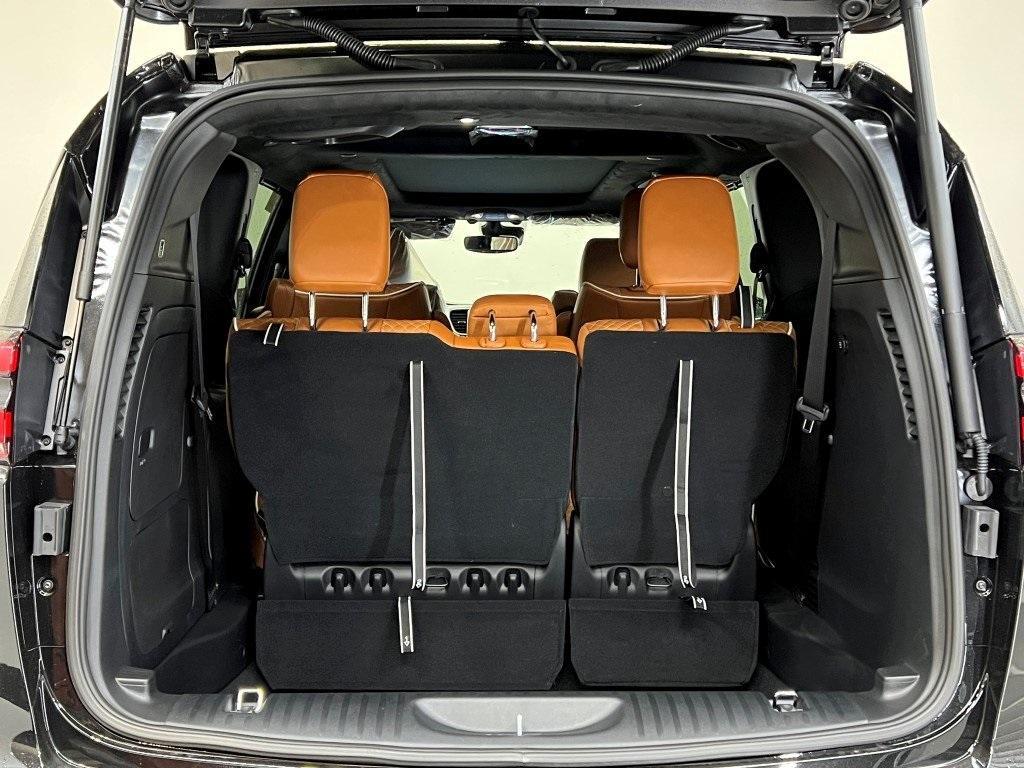 new 2025 Chrysler Pacifica Hybrid car, priced at $54,945